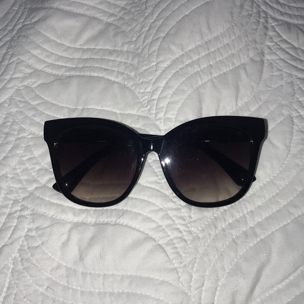 3 pairs of sunglasses
